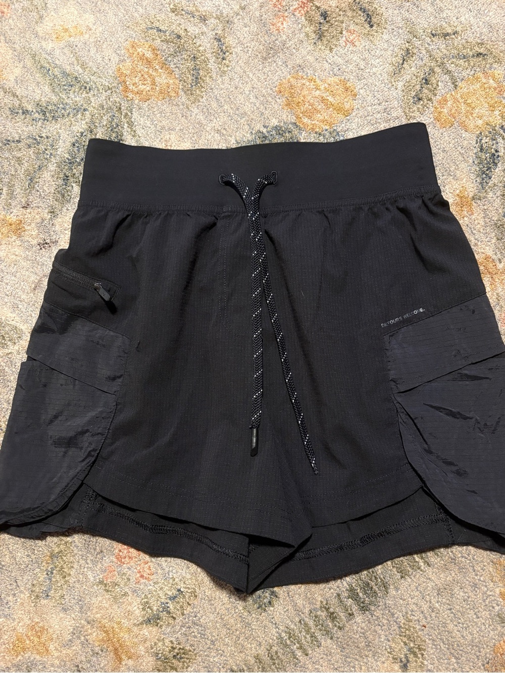 lululemon Size 6 WovenAir High-Rise Hiking Shorts